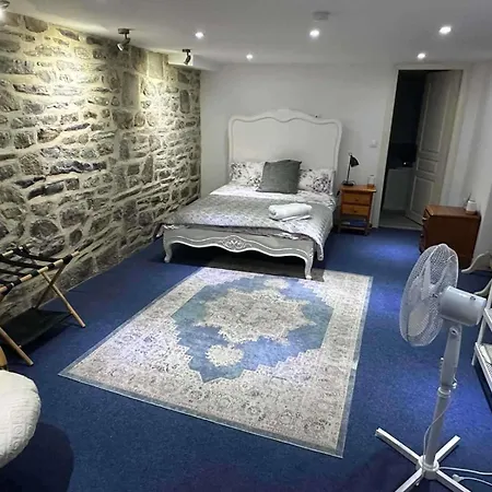 Pet Friendly & Accessible 3-bed Sleeps 6 *